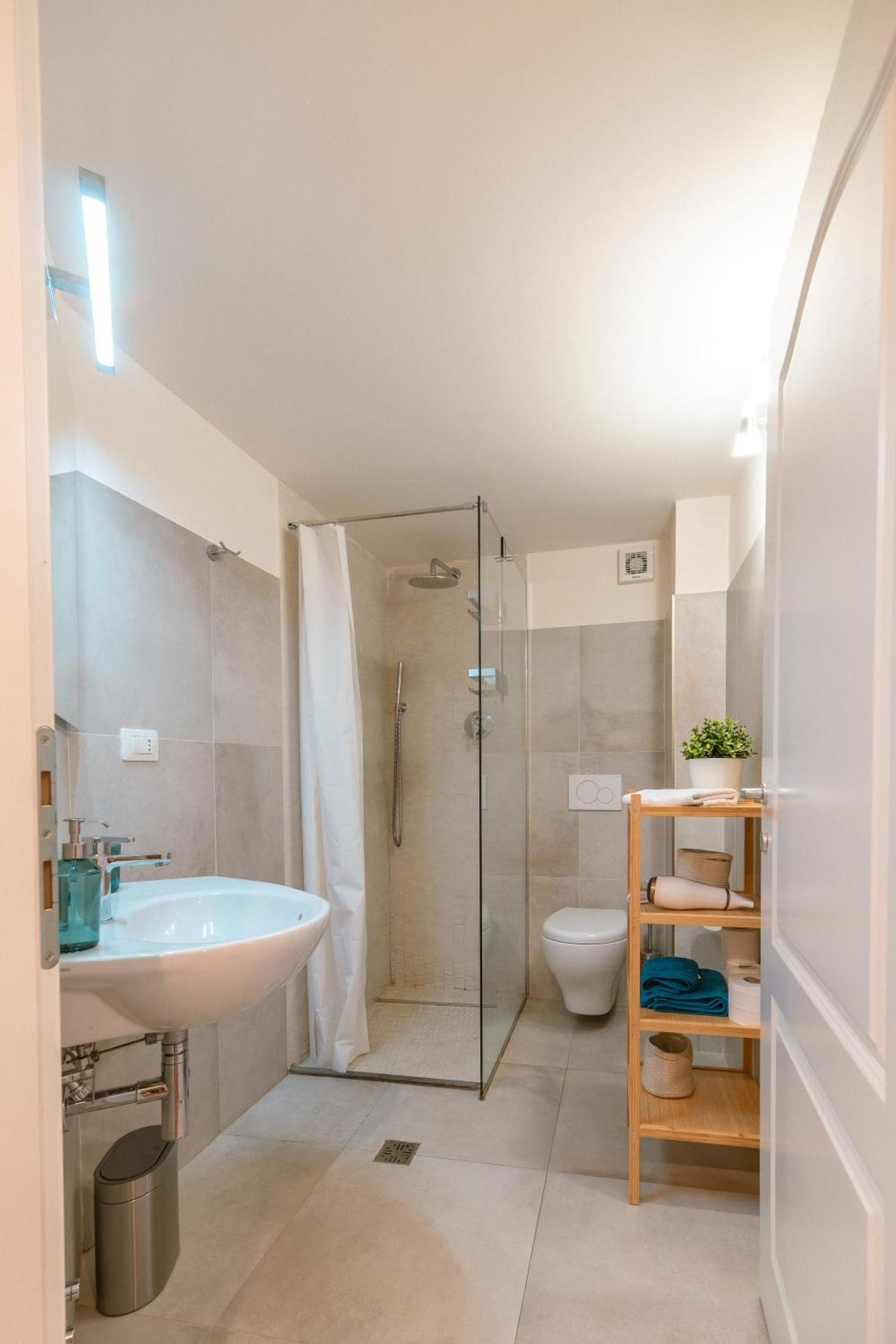 Azzurra Elegant Apartment Florence